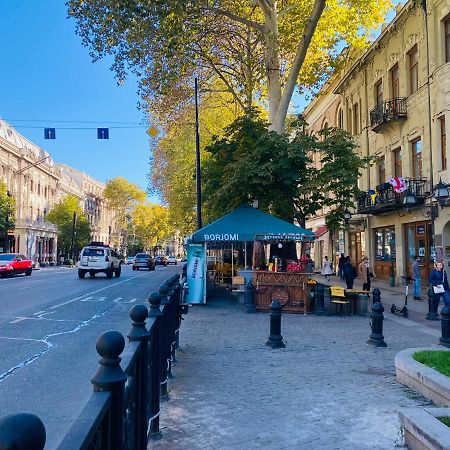 Luky Apartment On Rustaveli Ave. Tbilisi Eksteriør billede